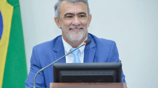 Deputado Amélio Cayres durante evento político; ele deixa o Republicanos e se filia ao MDB em cerimônia na capita