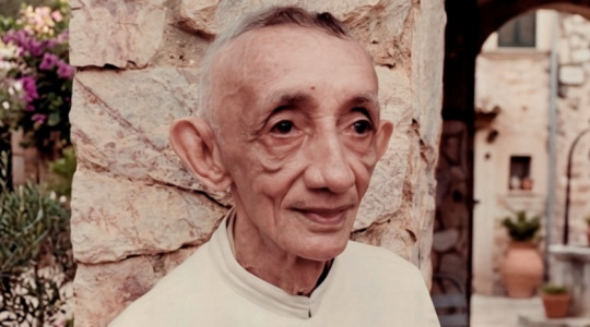 Padre Luso, religioso conhecido pelo trabalho pastoral em Porto Nacional e por relatos de intercessões e graças alcançadas por fiéis