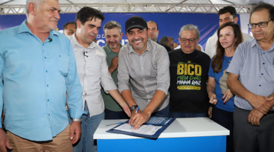 Governador Wanderlei Barbosa assina a Ordem de Serviço que autoriza o início das obras da TO-010, com investimento superior a R$ 240 milhões.