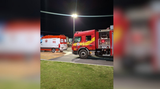Bombeiros e Samu atenderam duas vítimas com queimaduras após explosão causada por vazamento de gás em quiosque na Via Lago