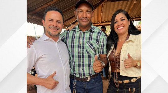 Pré-candidato a deputado estadual Ho-che-min durante a Cavalgada de Angico, ao lado de moradores e lideranças locai