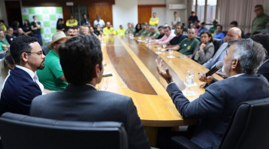 Deputado Amélio Cayres durante reunião na Assembleia Legislativa para tratar do pagamento das indenizações aos servidores