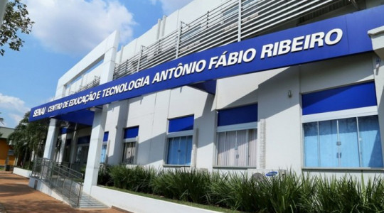 Unidade do SENAI em Araguaína oferece vaga para Instrutor de Refrigeração com benefícios como plano de saúde, vale-transporte e day off no aniversário 