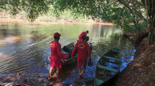 Equipes de mergulho do Corpo de Bombeiros realizam buscas no Rio Lontra, em Araguaína 