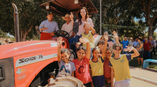 A senadora Professora Dorinha participou da entrega de investimentos que somam R$ 2,1 milhões para Centenário e Recursolândia, contemplando agricultura familiar, infraestrutura urbana e incentivo ao esporte.