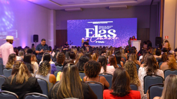 Público acompanha palestra sobre estratégias de sucesso para mulheres empreendedoras