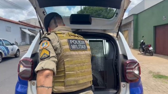 Polícia Militar prende suspeito de sequestro e apreende armas durante ocorrência em Araguaína.