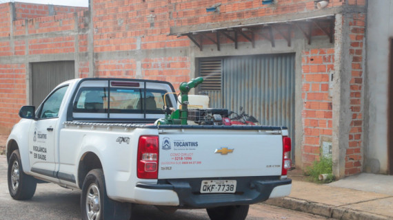 O fumacê será aplicado em três ciclos, com intervalo de cinco dias entre cada passagem, estratégia necessária para atingir mosquitos adultos que emergem após a primeira aplicação.