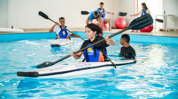 Para efetuar a matrícula, os interessados ou seus responsáveis devem comparecer  ao Centro de Canoagem, localizado logo após a ponte da Via Lago, portando RG, CPF, Comprovante de endereço atualizado e comprovante de escolaridade