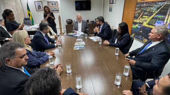 Encontro em Brasília discutiu linhas de crédito, incentivo à indústria e fortalecimento das associações comerciais.