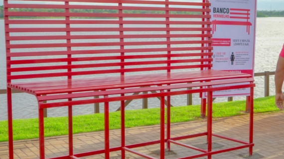 A Secretaria Municipal da Mulher (SEMUL) está à frente de várias destas iniciativas, contribuindo diretamente para melhoria do bem-estar feminino na comunidade, como a adesão à campanha Banco Vermelho