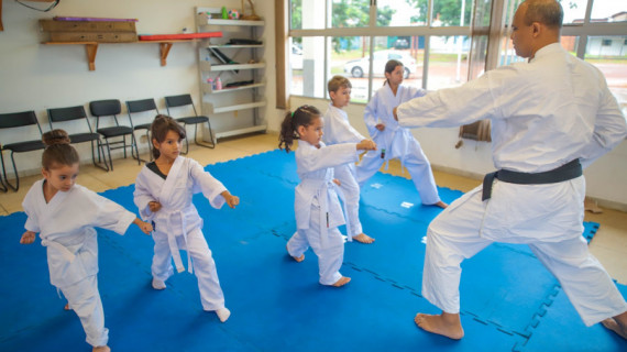  As atividades têm como objetivo ampliar o acesso ao esporte, à cultura e ao lazer no município. Há oportunidades nos três turnos, ampliando o acesso da população de todas as idades