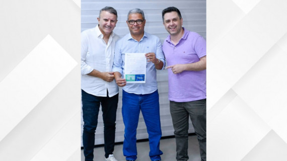 José Miguel Filho durante filiação ao Podemos, ao lado do deputado federal Tiago Dimas e do prefeito de Palmas, Eduardo Siqueira Campos