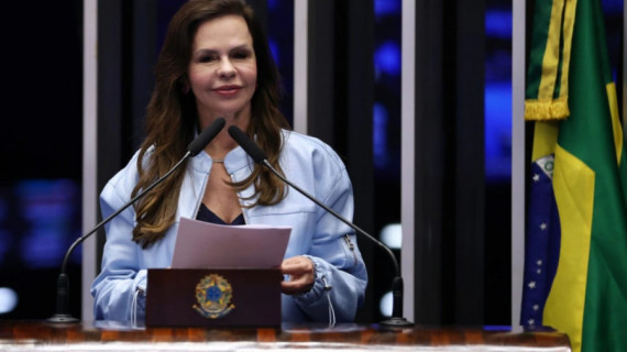 Senadora Professora Dorinha durante sessão no Senado Federal
