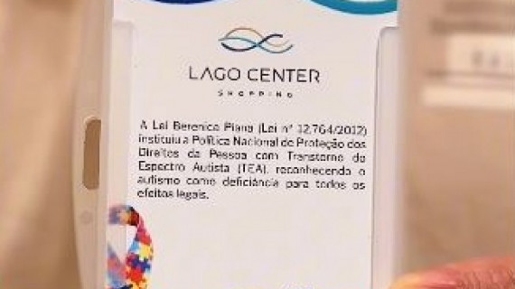 Crachá de identificação do Lago Center Shopping, em Araguaína, disponível gratuitamente para autistas e pessoas com deficiência oculta