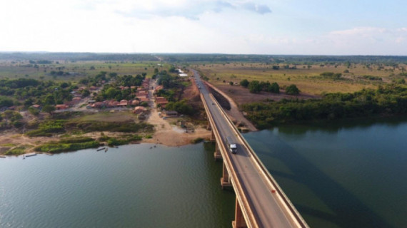 Com limite de 8,5 toneladas por eixo e proibição de cargas especiais, ponte em Araguatins opera sob restrições devido à perda de rigidez estrutural.