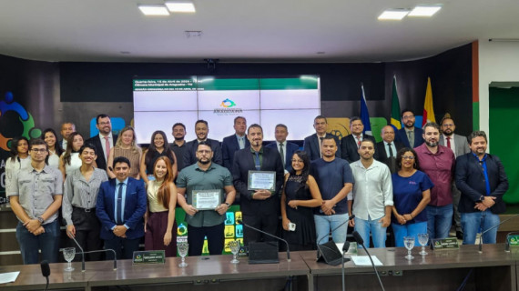 Câmara de Araguaína aprova criação da agência reguladora e realiza entrega de moções a cidadãos homenageados
