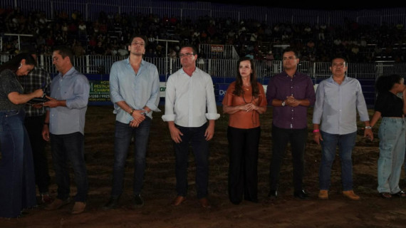 Senadora Professora Dorinha durante abertura do Rodeio  na Festa do Trabalhador, em Pedro Afonso