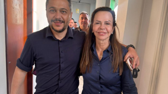 Senadora Professora Dorinha ao lado do presidente da Câmara de Araguaína, vereador Max Baroli, durante encontro que selou apoio à pré-candidatura 