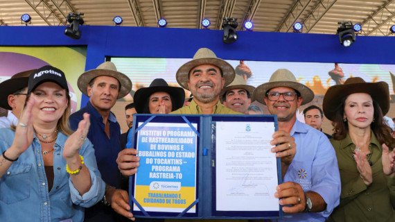 Governador Wanderlei Barbosa assina decretos voltados à rastreabilidade animal e ao Passaporte Equestre durante a abertura oficial da Agrotins 2026, em Palmas