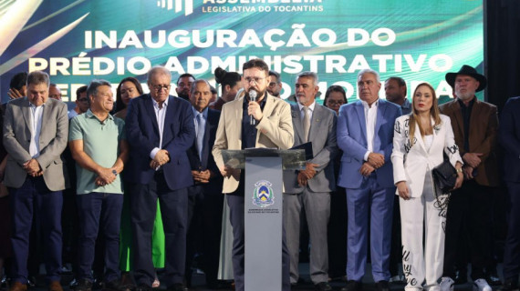 O diretor de pessoal, Regismarques Soares Camarço, discursou em nome dos servidores