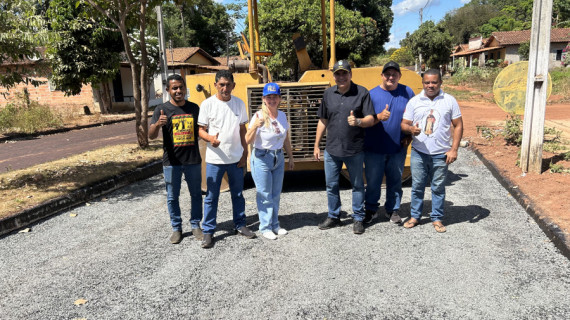 Deputado estadual Marcus Marcelo (PL) durante visita às obras de pavimentação da TO-416, em Santa Fé do Araguaia 