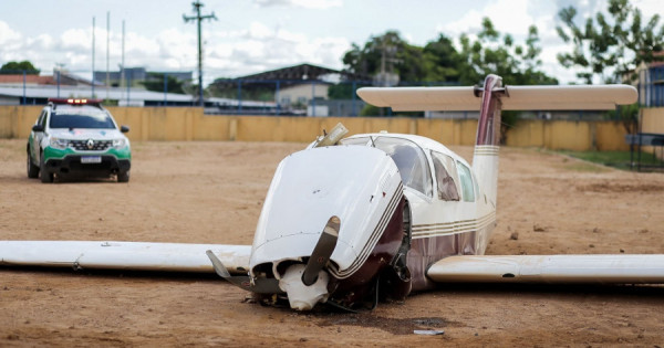 Pneu de avião que faria translado de vítimas de acidente aéreo fura durante  pouso no AC; vídeo, Acre