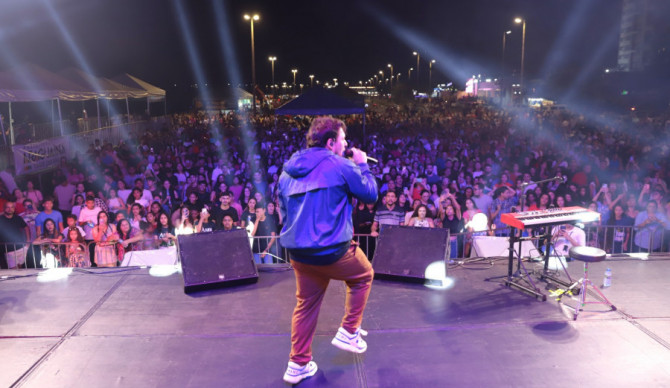 “É sempre muito precioso para mim estar aqui, Araguaína é linda e desejo que Deus continue dando sabedoria para os governantes da cidade para que tudo continue maravilhoso”, disse o cantor Theo Rubia