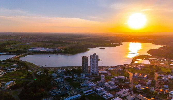 Também será possível oferecer cursos gratuitos de ensino a distância, para aumentar a competitividade e a produtividade dos cidadãos no mercado de trabalho
