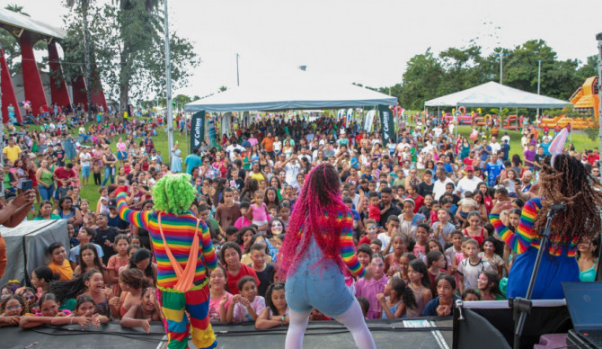 As famílias se divertiram na caça aos ovos de Páscoa, ao som da Turminha Mágica com sucessos do público infantil. A estrutura do evento também trouxe pintura facial, brinquedos infláveis, quiosques de alimentação e um trenzinho passeando pelo parque