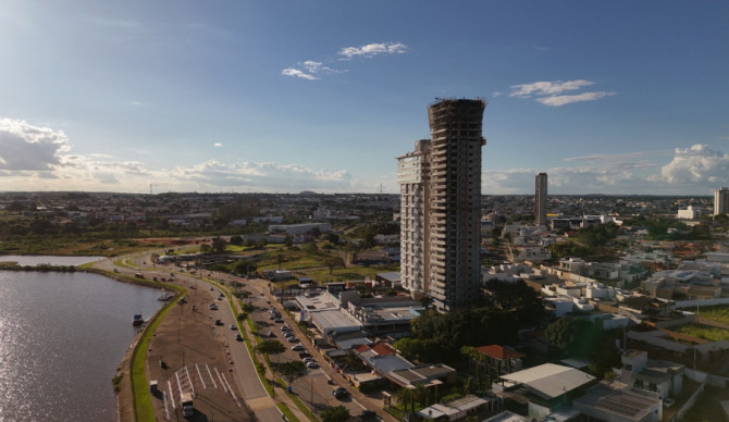 Condomínio vertical Riviera Home Resort, em construção na Via Lago, já é figura permanente na paisagem de Araguaína