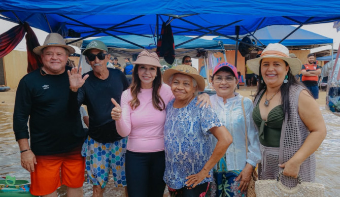 Durante visita à Praia da Raposa, Dorinha conversou com comerciantes, moradores e turistas sobre o fortalecimento da economia local.