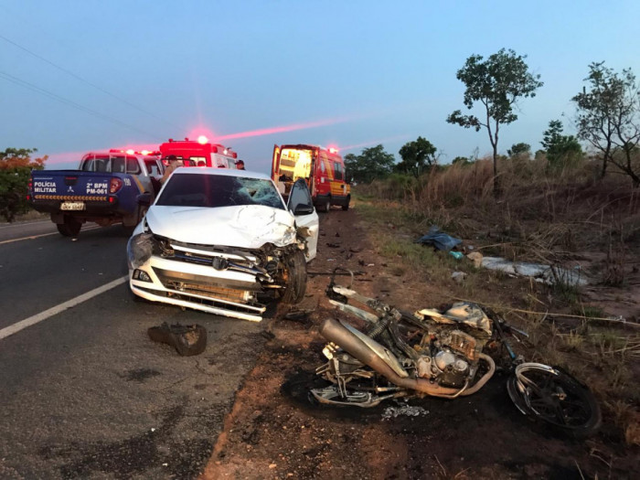 Moto foi destruída pelo fogo. Foto: AN