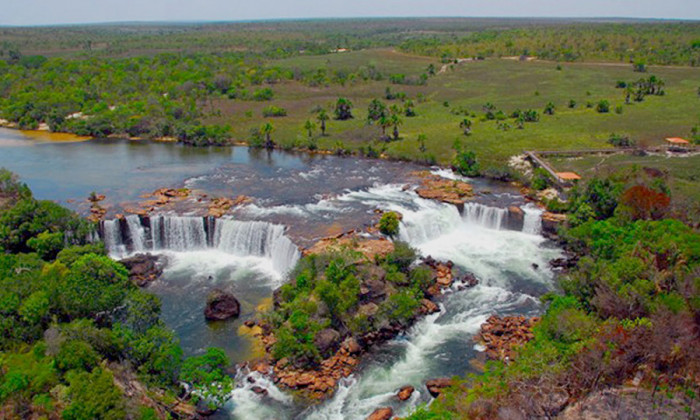 Cachoeira da Velha é mais uma atração do Jalapão, com grande volume de água cristalina mesmo na época da estiagem.  Foto: Divulgação/Gov. TO