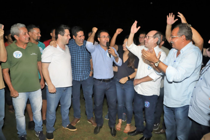 Wagner comemorando a vitória nas eleições em Araguaína 