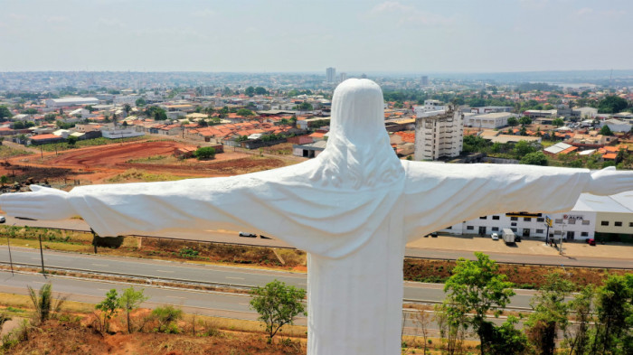 BR-153, no setor Pedra Alta, com vista panorâmica da cidade