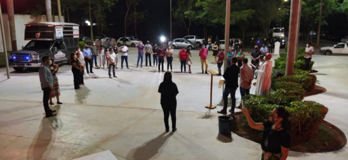 A cerimônia de entrega contou com a presença de representantes do Município, da comunidade e da Igreja Católica, que abençoou o local