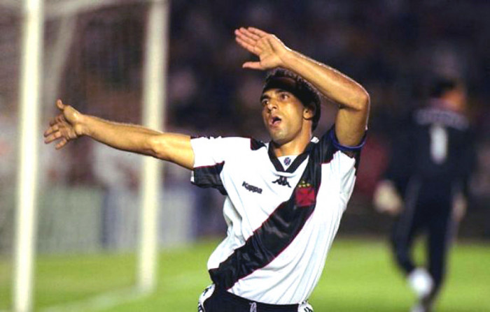 O atacante Edmundo, conhecido como Animal, apelido dado pelo narrador Osmar Santos, foi um dos melhores jogadores a atuar no Brasil nos anos 1990.