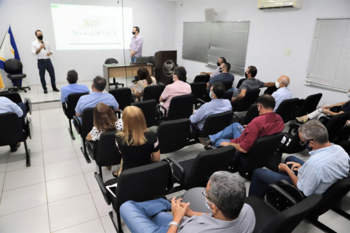 Prefeito Wagner Rodrigues apresentou o projeto à diretoria da ACIARA. Foto: Marcos Sandes/Ascom Araguaína