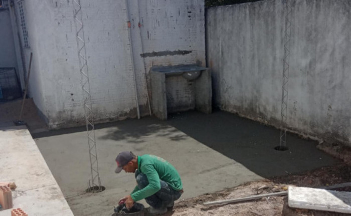 Quatro pessoas privadas de liberdade estão trabalhando na revitalização das obras. Foto: Seciju