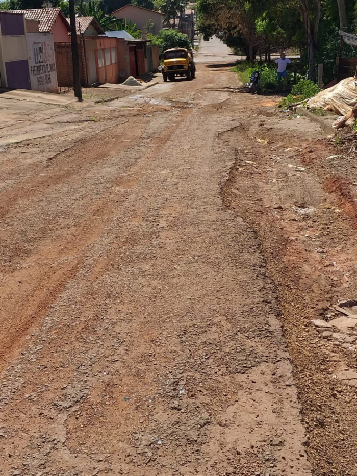 Asfalto acabou em boa parte da rua. Foto: Divulgação