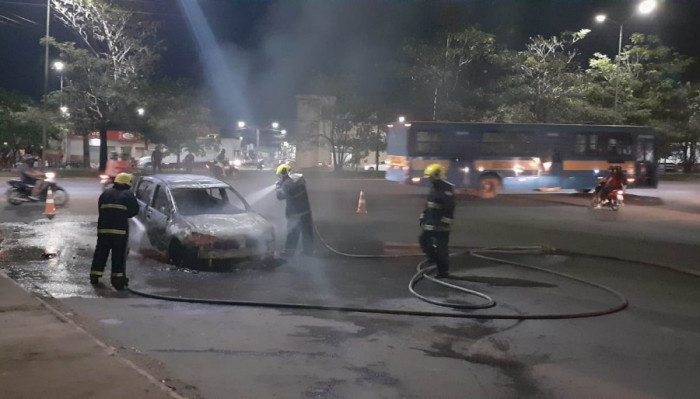 Veículo ficou completamente destruído. Foto: AN