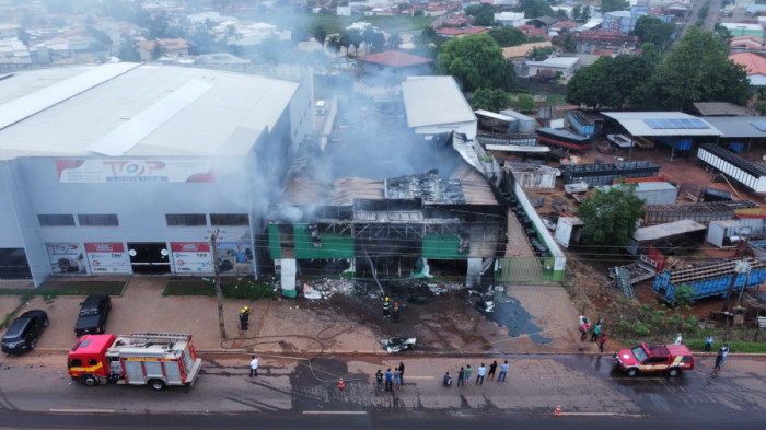 Loja destruída pelo fogo em Araguaína. Foto: AN