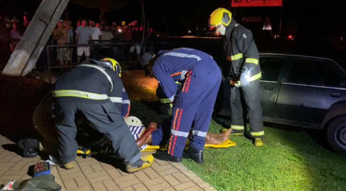 Motorista ficou cerca de 30 minutos dentro do carro, porque  o veículo ficou energizado. Foto: AN