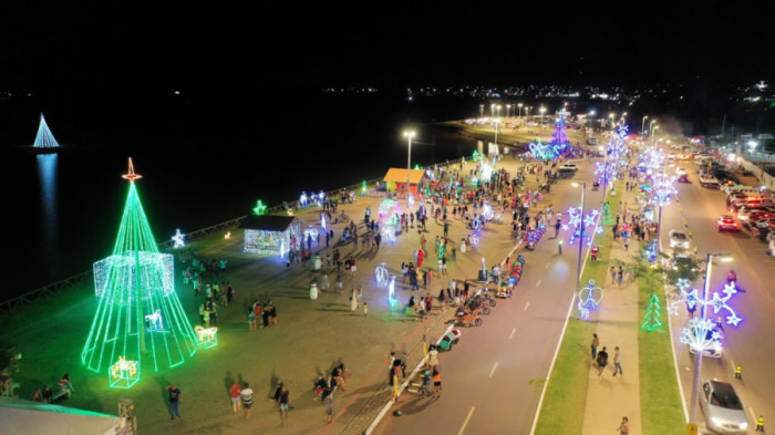 Via Lago se transformou em Vila de Natal 
