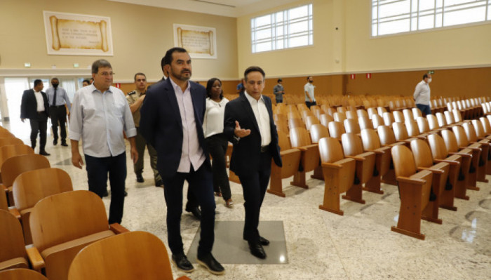 Na oportunidade, o Governador conheceu as instalações do templo religioso, construído na Capital no ano de 2019. Foto: Washington Luiz/Gov. TO