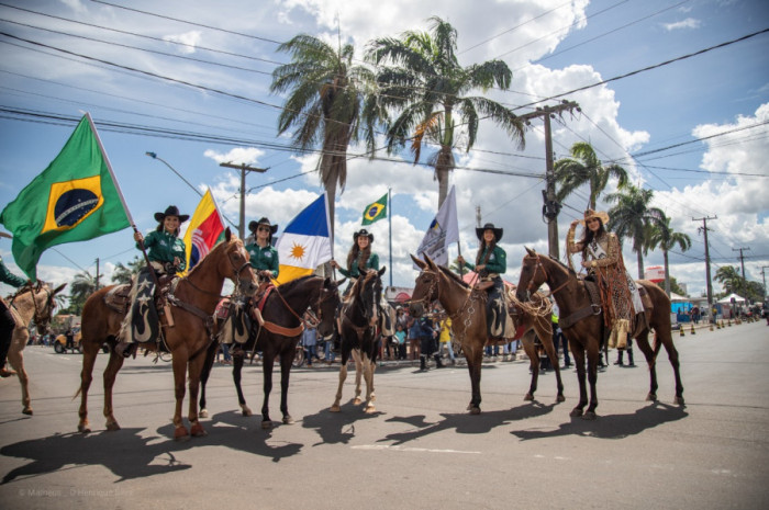 Garota Expoara 2022, Letícia Cavalaro, participou da tradicional Cavalgada de Araguaína.