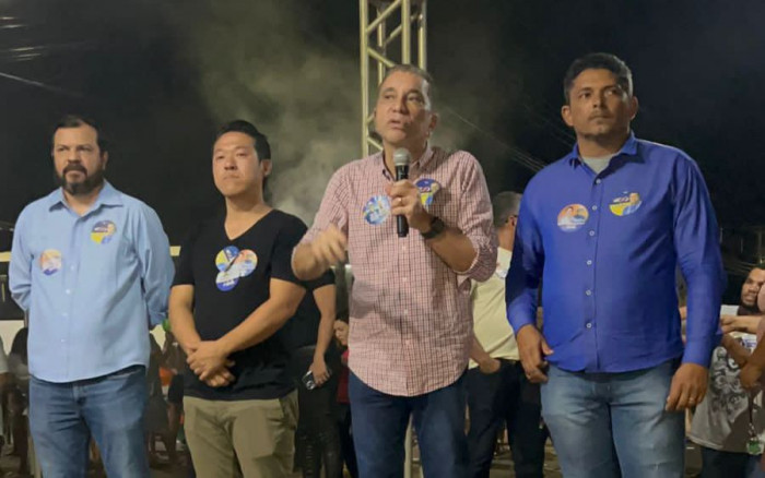 Amastha estava acompanhado dos candidatos a deputado federal Alex kawano e o candidato a deputado estadual Adonay Divino. Foto: Divulgação