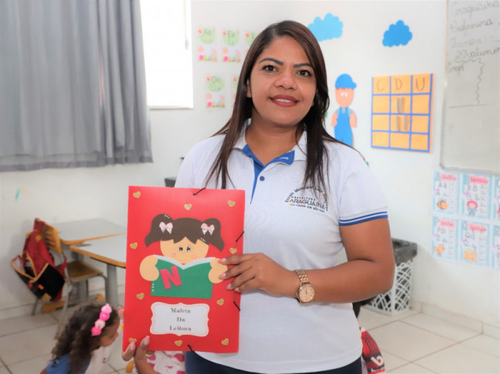 Professora Rogéria já tem 18 anos de sala de aula e diz que ama o trabalho. Foto: Marcos Sandes/Ascom