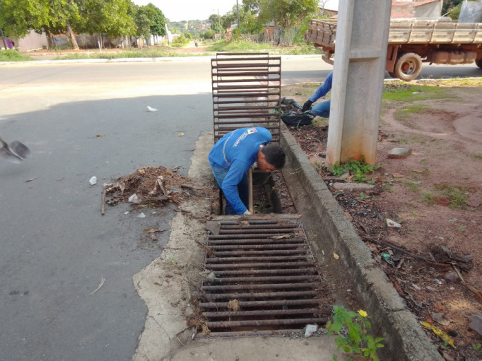  A Prefeitura de Araguaína vem ampliando a rede de drenagem e realiza manutenção constante nas bocas de lobo.